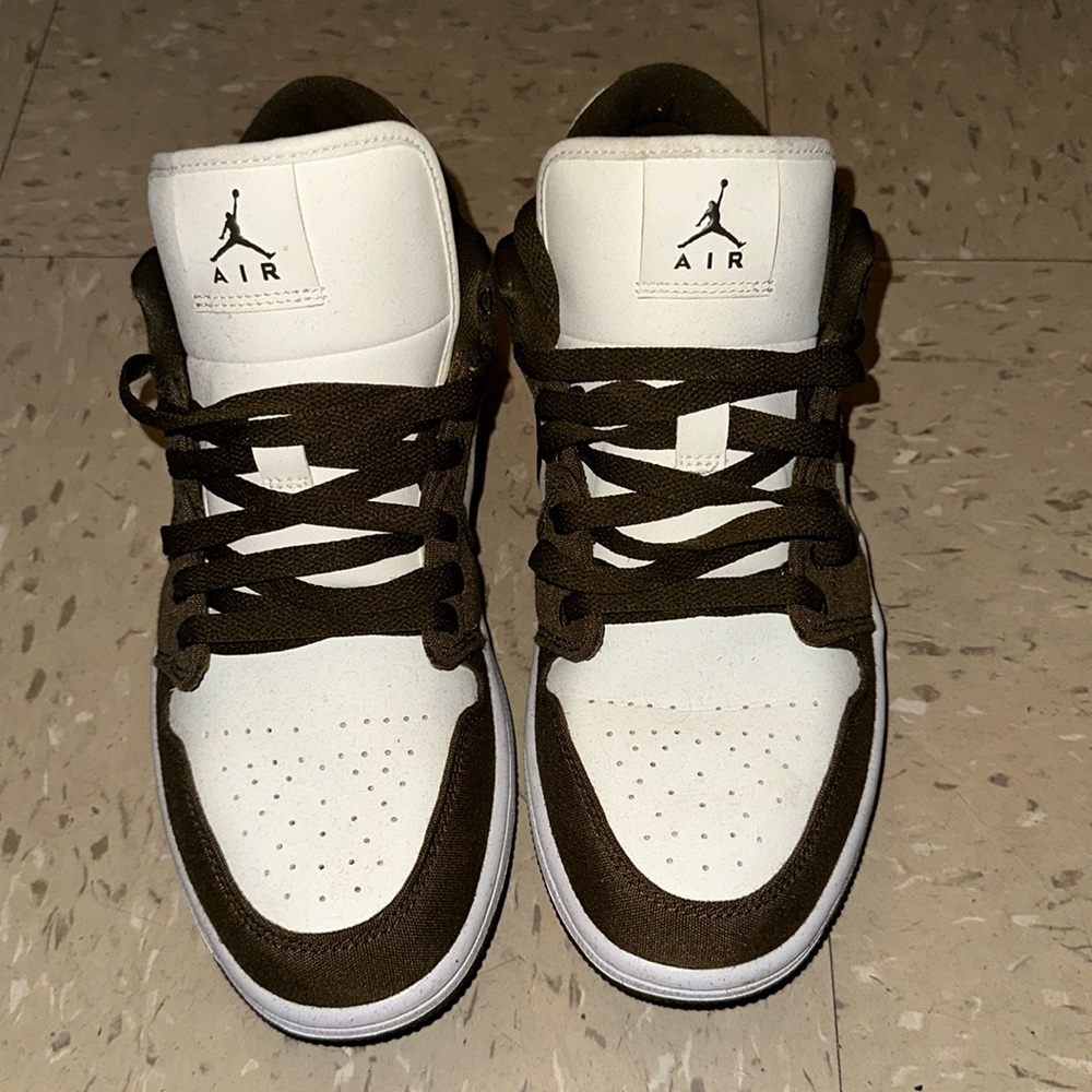 Wmns Air Jordan 1 Low SE 'Light Olive'